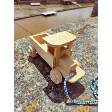 Camioneta de Madeira 17cm