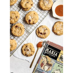 Lata de bolachas de caramelo salgado